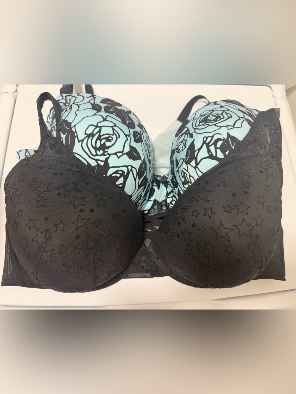 NWT/NWOT Torrid Bra 2-Pack 46DD Black/Star Plunge & Blue Floral Padded Underwire